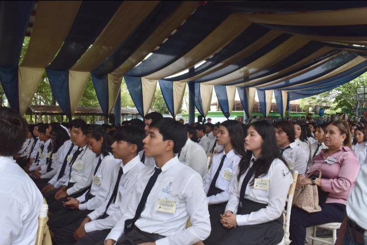 ¡Ceremonia de graduación del plantel 33!