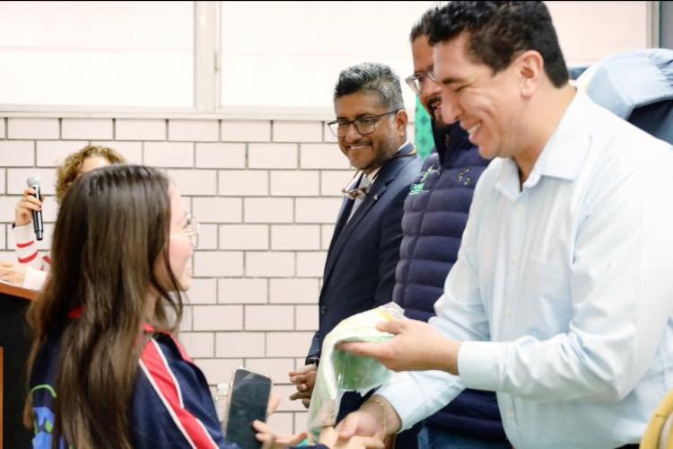 ¡ Abanderamiento del equipo de animación deportiva...